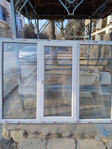 Plastik pəncərələr: Ağ rəngdə plastik pəncərə. Bu pəncərə, müxtəlif layihələrdə istifadə — 13