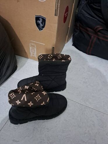 Ботинки и ботильоны: Женские ботильоны, ботинки зимние и осенние. У всех разные цены по 500 — 9