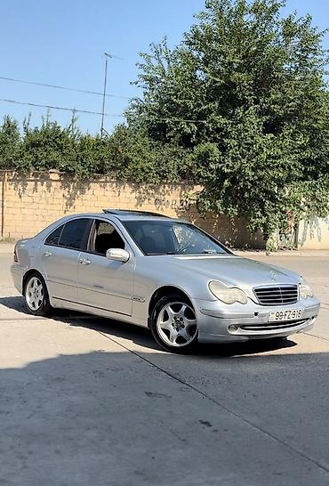 Mercedes-Benz: Mercedes-Benz C-Class sedan (W203), gümüşü rəng. - Kuzov: 4 qapı — 1