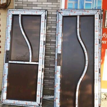 qapi ustanovka: Her nov plastik qapi pencereler qarmoska setkalar islenmis qapi