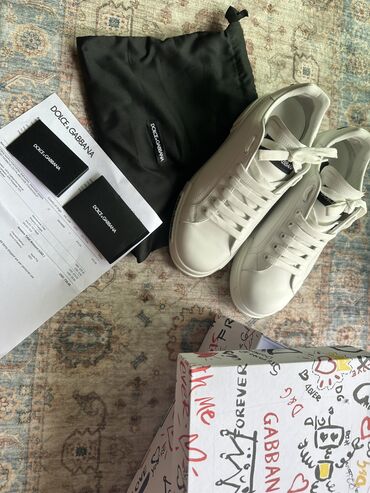 Krasofkalar və idman ayaqqabıları: Dolce & Gabbana brendi olan ağ rəngli dəri kişi krossovkalar — 3