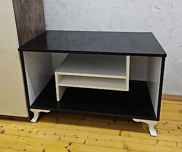 tv mini: Tv altligi ela veziyyetdedir. ölçü en 90cm, hundurluk 60 cm, derinlik — 2