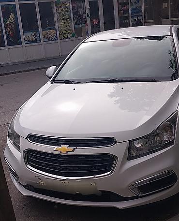 chevrolet cruze motor: Chevrolet Cruze sedan – ağ rəng, şəhər və magistral üçün rahat və — 4