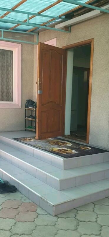 квартира берилет жер уйдон: 60 кв. м, 3 бөлмө, Унаа токтотуучу жай, Забор, тосулган