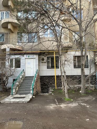офис в бизнес центре: Беконбаева /Тыныстанова Сдается офис Площадь: 122м2 Вход со двора
