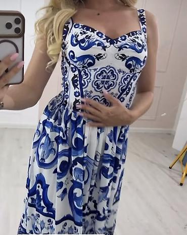 moda piu: Plava letnja haljina na bretele sa raskošnim porcelanskim printom u — 3
