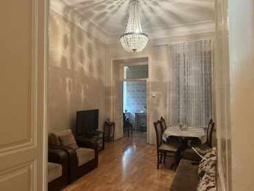 Köhnə tikili: Bakı, 3 otaqlı, Köhnə tikili, m. 28 may, 70 kv. m — 2