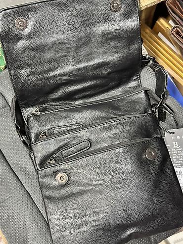 sling bag: Сумка через плечо из чёрной натуральной кожи - Формат: компактная — 2