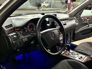 mersedes zaslonka: Mercedes-Benz E 200: 2 l | 1999 il Sedan — 8