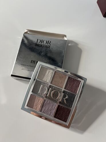 сумку для косметики: Палетка теней для век Dior Backstage Eye Palette 
Пользовалась 4-5 раз