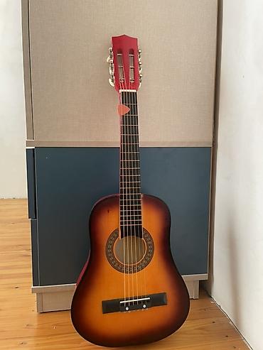 arient qol saati: Akkustik gitara – klassik üslub - Korpus: dreadnought forması, ön — 1