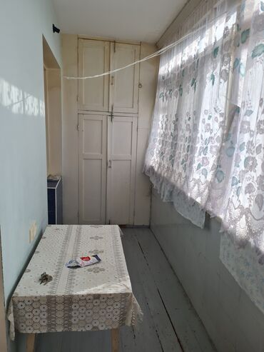 Uzunmüddətli kirayə mənzillər: Merdekanda pasolkada 3 otaqli bina evi uzunmuddetli kiraye verilir. 5 — 8