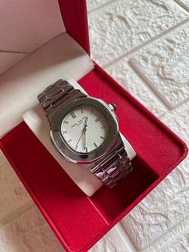 Ručni satovi: Cena:2900 (Bez kutije)
Cena:3400 (Sa kutijom)
💋 — 18