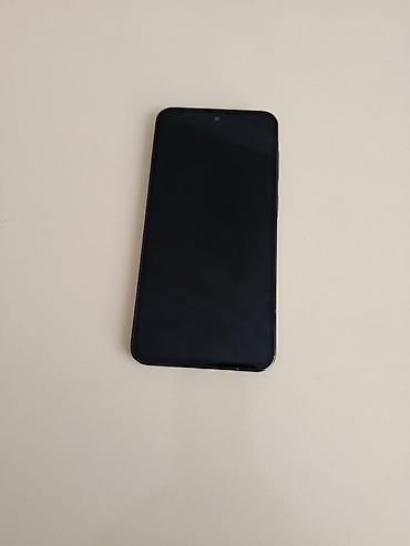 хвох сериес с: Smartfon – qara rəng, düz kənarlı korpusla Xüsusiyyətlər: - Tam — 1