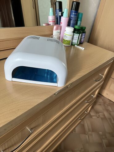 настольные лампы для маникюра: Продаю лампу для маникюра. В хорошем состоянии