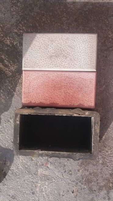 Другое строительное оборудование: Резиновые формы для производства брусчатки в наличии. Состояние как — 2