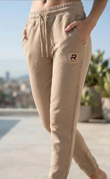 Bež ženske trenerke/jogger pantalone - Moderan, uski kroj sa suženim