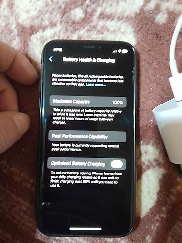 Apple iPhone: Apple iPhone X (srebrni) + punjač - Ekran 5.8" Super Retina OLED — 6