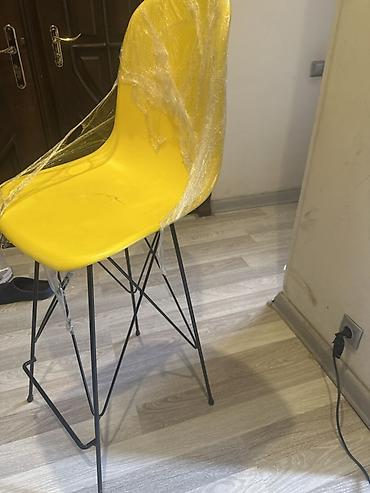 plastik taburetka: Sarı rəngli bar taburesi/stul - Oturacaq materialı: möhkəm plastik — 1