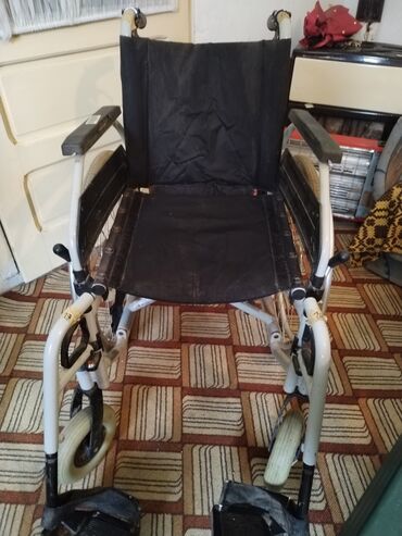 stolica za wc za invalide: Invalidska kolica u dobrom stanju, cena:70 eur
Broj telefona