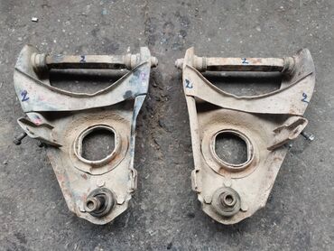 Auto delovi: Viljuška donja za prednji trap Lada 7 Riva br.2 Polovno, očuvano — 2