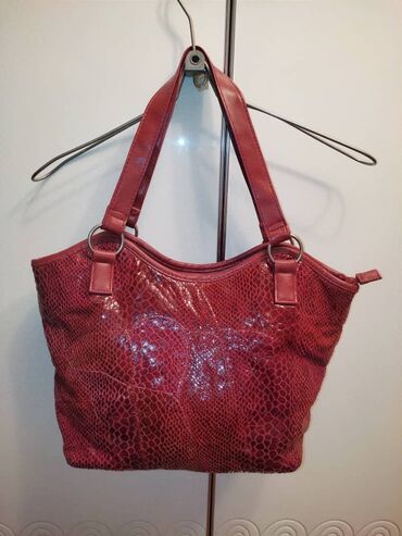 у настоящей женщины должна быть сумка: Сумка 300 сом