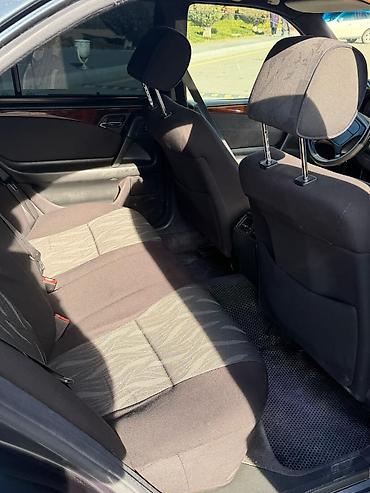 lasvit 1998: Mercedes-Benz E 240: 2.4 l | 1998 il Sedan — 5