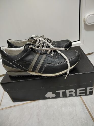 pertlanje patika: Trainers, size - 41