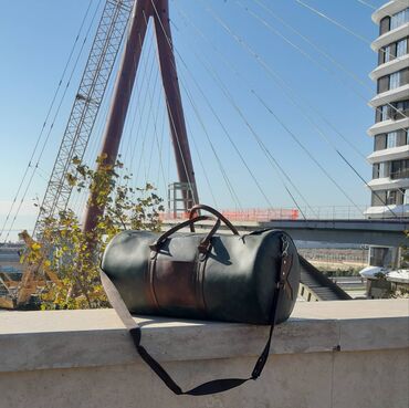 İdman çantaları: İdman çantası Təbii dəridən tamamilə əl işi olan idman çantası — 25