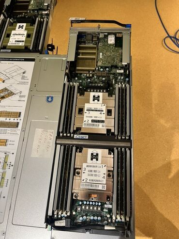 Serverlər: Quanta Computer Inc. şirkətinin istehsalı olan bu server, böyük həcmdə — 7