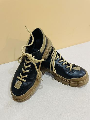 Unisex ayaqqabı – qalın dişli altlıqla - Rəng: qara üst hissə, bej