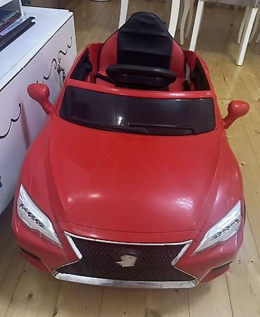mashin al: Uşaq üçün elektrikli minik maşını – qırmızı rəngdə sport kupe dizaynı — 2