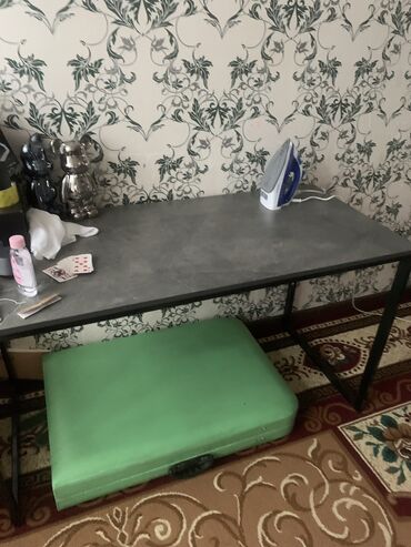 стол для кормления малыша: Комплект офисной мебели, Стол, Б/у