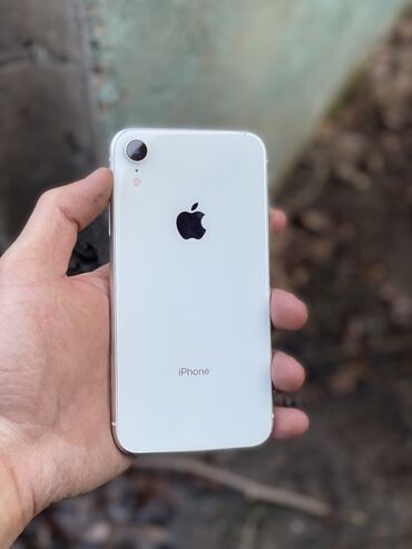 Apple iPhone: IPhone Xr, Б/у, 64 ГБ, Белый, Защитное стекло, Чехол, Кабель, 76 %