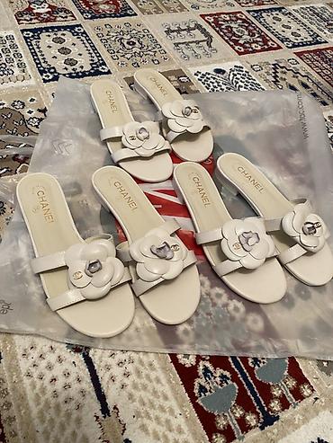 ağ kablok: Razmerler var, 39,40 Məhsul: Chanel qadın sandaleti - Model: Açıq — 1