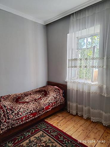 Аренда домов: Ailəyə verilir. Xudat şəhəri 1 May küçəsində, 2 nömrəli məktəbin — 7