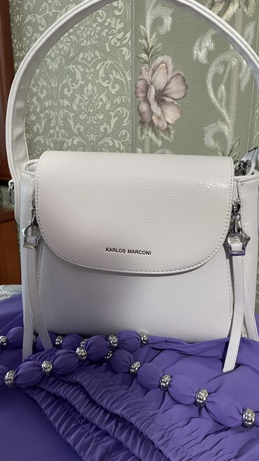 белая сумочка: Фирменная сумочка на все случаи жизни