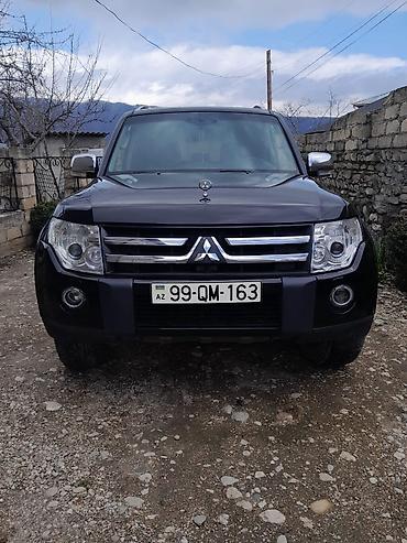 Mitsubishi: Mitsubishi Pajero (GLS) SUV - Kuzov: qara rəng, 5 qapı, yan — 1