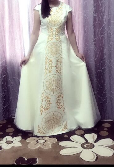 свадебное платье: Продаётся платье на кыз узатуу, одевала 1 раз на 3 часа. Размер 42-44