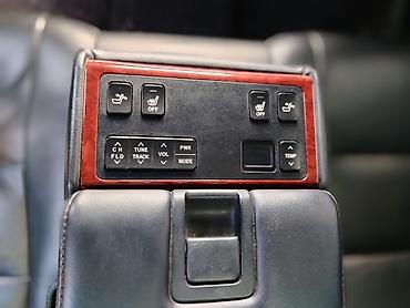 disk teker satisi: Toyota Camry – ağ rəng, sedandır. Şəhərdaxili və magistral yollarda — 10