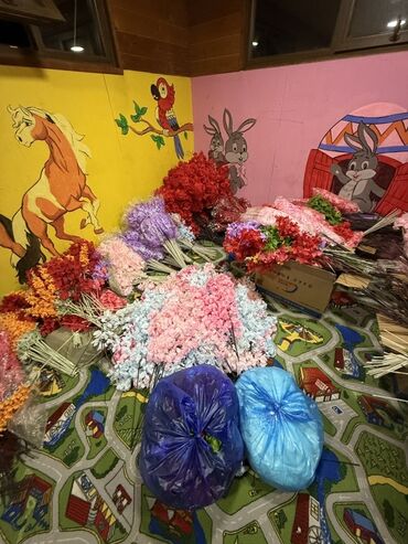 мясной домик бишкек: Представлен большой набор искусственных цветов различных оттенков