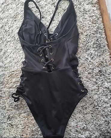 tigrasti kupaci: Jednodijelni crni kupaći kostim sa vezica ma. S vel. - Model — 2