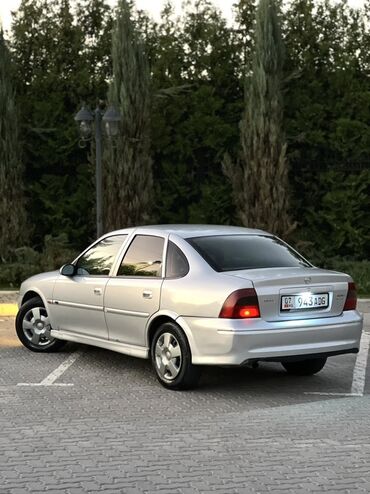 Opel: Opel Vectra: 2000 г., 1.6 л, Автомат, Бензин, Седан