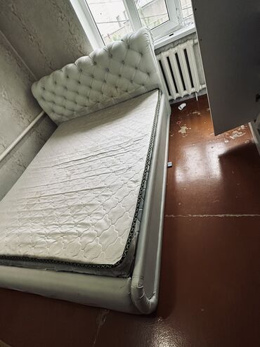 Спальные гарнитуры: Спальный гарнитур, Двуспальная кровать, цвет - Белый, Б/у