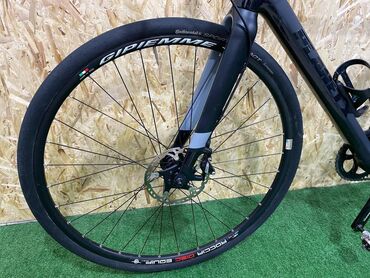 İdman velosipedləri: Karbon yol/gravl velosipedi Texniki xüsusiyyətlər: - Karbon monokok — 4