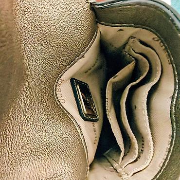 guci torba: Guess torba, zlatne boje, sa kaisem i mogucnoscu da se skine — 3