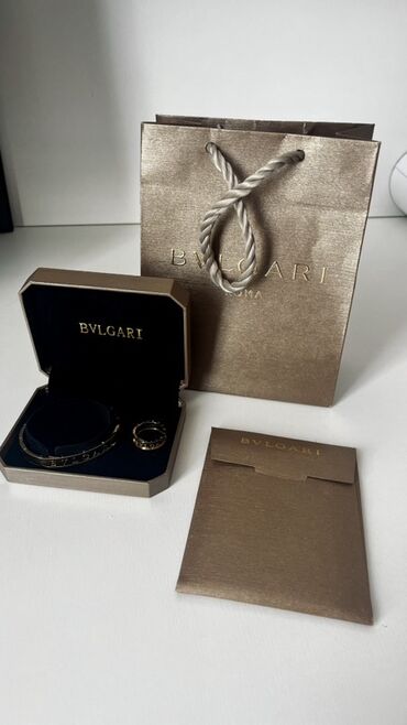 бриллиантовое кольцо цена: Элегантный набор украшений от Bvlgari, включающий браслет и кольцо
