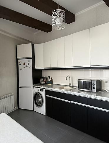 2 комнаты, 87 м², Манаса/Боконбаева Элитка, 3 этаж, Старый ремонт