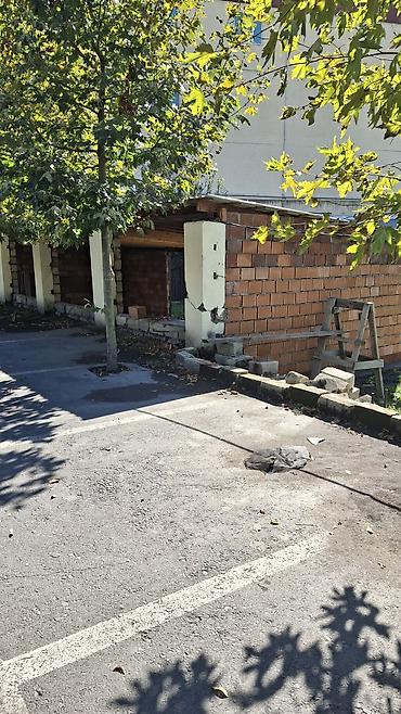 binə qesebesinde evler: İcarəyə verilir: Bazar yolunda, yeni Polis İdarəsinin qarşısında 12x6 — 2