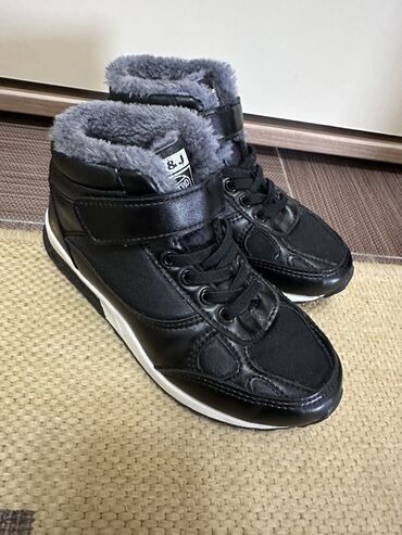 Детский мир: Корейские ботинки на осень и зиму! Очень удобные и теплые, легкие!